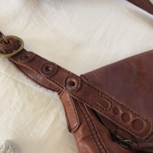 LUCKY BRAND Vintage cognac brown genuine lamb leather saddle bag crossbody. - Picture 6 of 13